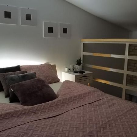 Zona Apartments 1 ซเรนยานิน ภายนอก รูปภาพ