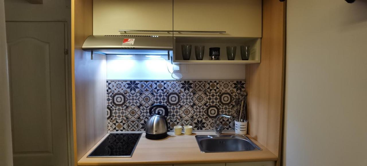 Zona Apartments 1 ซเรนยานิน ภายนอก รูปภาพ
