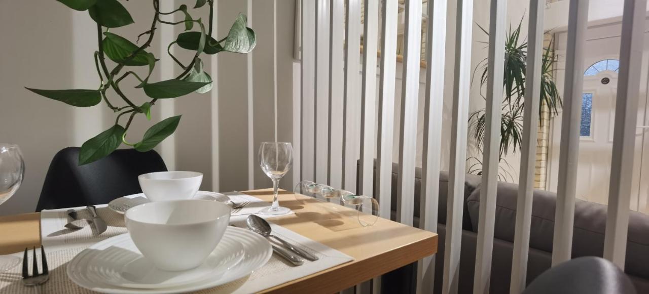 Zona Apartments 1 ซเรนยานิน ภายนอก รูปภาพ