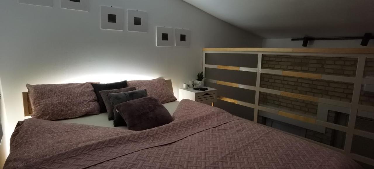Zona Apartments 1 ซเรนยานิน ภายนอก รูปภาพ